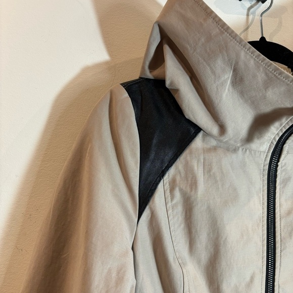MACKAGE Sz S Kelsie Tan W/ Black Accents  Hooded Back Buckle Many Pockets Jacket - Picture 4 of 14